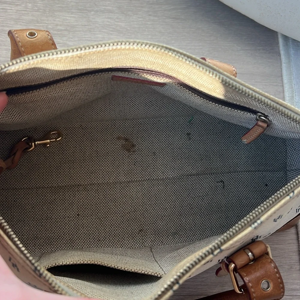 Vintage Dooney & Bourke White Domed Shoulder Satchel - Picture 5 of 6